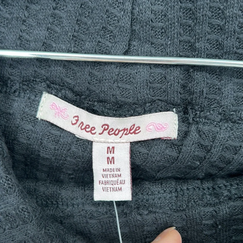 Free People Women's Juicy Long Sleeve Cowl Neck Split Back Top Black Medium NWT - Picture 4 of 5